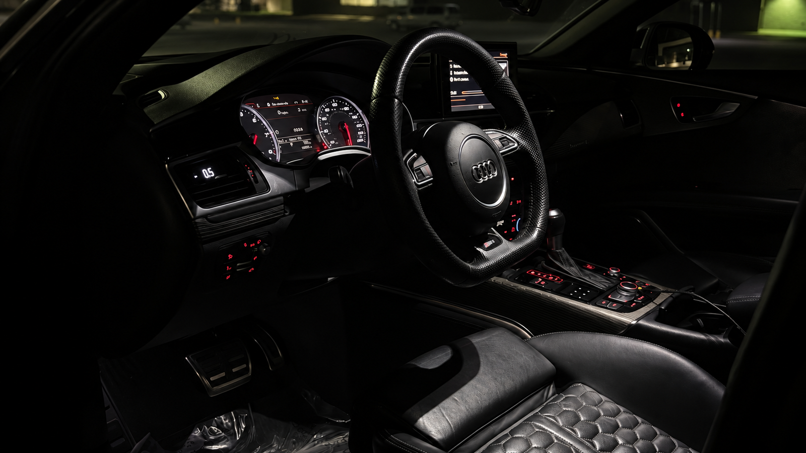 Audi RS7 interior with performance steering wheel and quilted sport seat